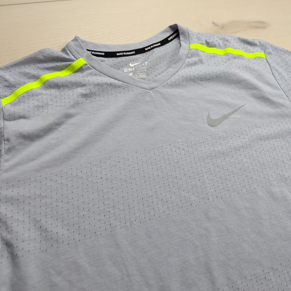 Nike Breathe Tailwind T-Shirt Mens XL Running Vented V-Neck Gray 833136-012